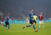 L’Inter vince il derby 4-2 in rimonta e aggancia la Juve in vetta