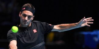 Federer operato al ginocchio, saltera’ anche il Roland Garros