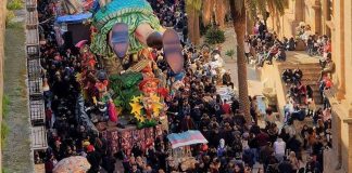 Tragedia al Carnevale di Sciacca, bimbo muore cadendo da un carro