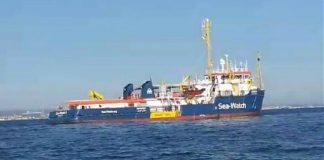 A Messina la nave Sea Watch con 194 immigrati a bordo
