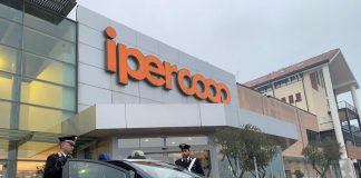 Suzzara, ruba un gioco elettronico all’Ipercoop poi tenta la fuga: bloccato da Cc e vigilanza, patteggia la pena