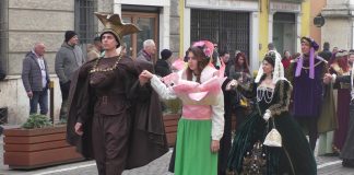 Successo di pubblico per il Carnevale 2020 di Mantova. Il miglior carro è “Troppi angeli in cielo…troppi diavoli in terra”