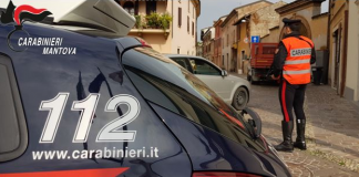 Castiglione, sassi dal cavalcavia: parabrezza dell’auto in frantumi, illeso il guidatore. Indagano i carabinieri