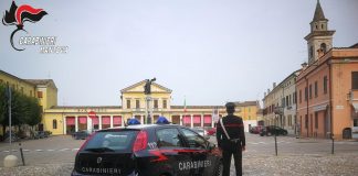Casa in fiamme a Bozzolo: carabiniere eroe salva due persone