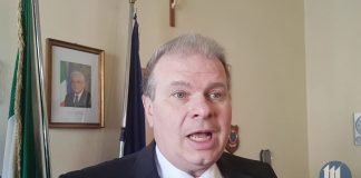 Baby gang e rapine in centro: arrestato un 19anne. Giovanissime le vittime. Si cercano i complici