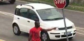 Castiglione: il nigeriano armato di ascia resta in carcere, il difensore chiederà una perizia psichiatrica nigeriano arrestato a Castiglione dopo aver seminato il panico