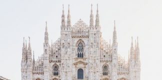Coronavirus, a Milano il duomo riapre ai turisti con molte cautele