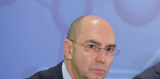 Coronavirus, Roche cede gratis il farmaco che aiuta gli intubati