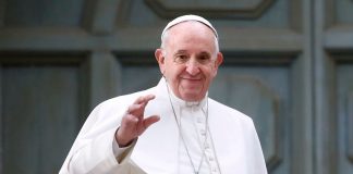 Coronavirus, Papa Francesco a piedi lungo le vie di Roma