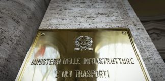 Coronavirus. Sospesi collegamenti con la Sicilia, solo trasporto merci