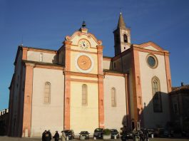 Asola, urla in arabo e corre verso l’altare durante la messa. Fedeli sconcertati Asola, una comunità in lutto per la scomparsa di Afro e Paolo
