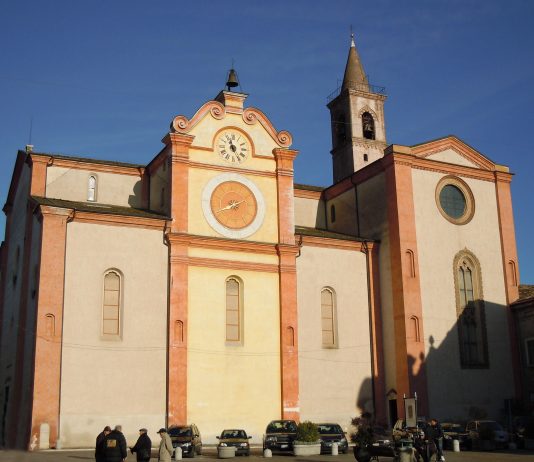 Asola, urla in arabo e corre verso l’altare durante la messa. Fedeli sconcertati Asola, una comunità in lutto per la scomparsa di Afro e Paolo
