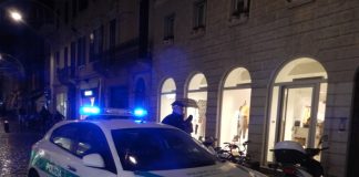 Mantova, sartoria aperta in centro: denunciate tre persone