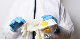 Un grido di rabbia: medici di famiglia in trincea ma disarmati, lasciati soli e costretti a comprarsi guanti e mascherine Un grido di rabbia: medici di famiglia in trincea ma disarmati, lasciati soli e costretti a comprarsi guanti e mascherine