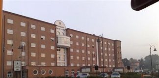 26 mantovani contagiati, escluso un focolaio in provincia. Primo decesso al Poma È stato valutato anche l’utilizzo del volontariato di Protezione Civile per future, possibili esigenze, soprattutto a supporto dei Centri Operativi Comunali eventualmente attivati dai sindaci sul territorio. Ad oggi la Prefettura di Mantova interessata dall’Ospedale “Carlo Poma”, d’intesa con la Provincia di Mantova, ha fornito due tende per il filtraggio dei pazienti presso l’Ospedale di Mantova e presso l’Ospedale di Pieve di Coriano