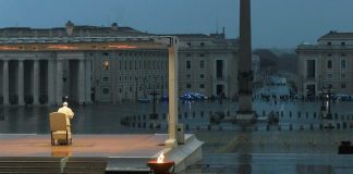 Il Papa: “Presi alla sprovvista da una tempesta furiosa”. La preghiera di Francesco per la fine della pandemia preghiera del Papa per la fine della pandemia