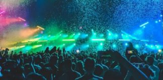 Rave party in una ex fabbrica: 300 ragazzi sfidano il Coronavirus