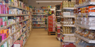 Al supermercato sei volte al giorno. Peroni: “Concentrate le spese e restate in casa”