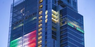 A Torino il grattacielo Intesa Sanpaolo veste il tricolore