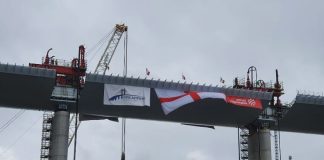 Genova ha di nuovo il suo ponte, completato il varo. Conte: “da qui si radia un nuova luce sull’Italia”