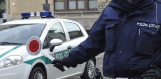 La Polizia Locale di Borgo Virgilio lo sanziona per spostamento non giustificato, lui si sente male sentendo la cifra e finisce al Poma La Polizia Locale di Borgo Virgilio lo sanziona per spostamento non giustificato, lui si sente male sentendo la cifra e finisce al Poma