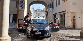 Estorceva da tempo denaro ad un disabile, arrestato 25enne rumeno