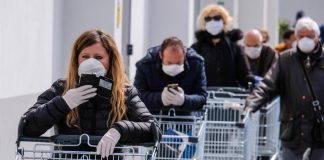 La Regione conferma la restrizioni fino al 13 aprile. Obbligo di coprirsi naso e bocca per chi esce di casa La Regione conferma la restrizioni fino al 13 aprile. Obbligo di coprirsi naso e bocca per chi esce di casa