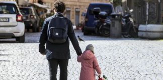 Fase 2, si a cene tra amici ma con poche persone. Ecco come torneremo a incontrarci dopo il 4 maggio Fase 2, si a cene tra amici ma con poche persone. Ecco come torneremo a incontrarci dopo il 4 maggio