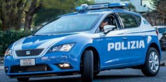 Tenta di gettarsi dal balcone, viene salvato dalla Polizia