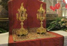 Mantova, domenica la chiusura dell’anno giubilare con l’ostensione straordinari dei Sacri Vasi Venerdì l'esposizione straordinaria dei Sacri Vasi per recuperare quelle saltate per l'emergenza Covid. Sarà una giornata di preghiera, confessione e meditazione