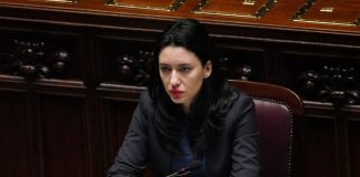 Scuola, Azzolina: “Lavoriamo per fare ripartire le lezioni a settembre”