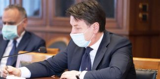 Conte “L’estate non sara’ in quarantena, potremo andare al mare”
