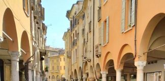 Shopping fraudolento, arrestate madre e figlia straniere. Nelle zaino capi d’abbigliamento per 500 euro