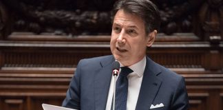 Chiuse le regioni rosse, mascherina in classe, stop a ristoranti e parrucchieri. Lo prevede la bozza del dpcm Conte: "il peggio è alle spalle ma non è il tempo di party e movida"