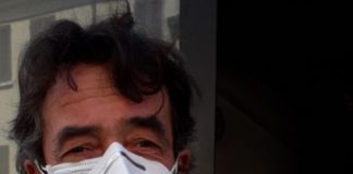 Sinistra Italiana:  mascherina con fiocco nero per protestare contro la sanità lombarda