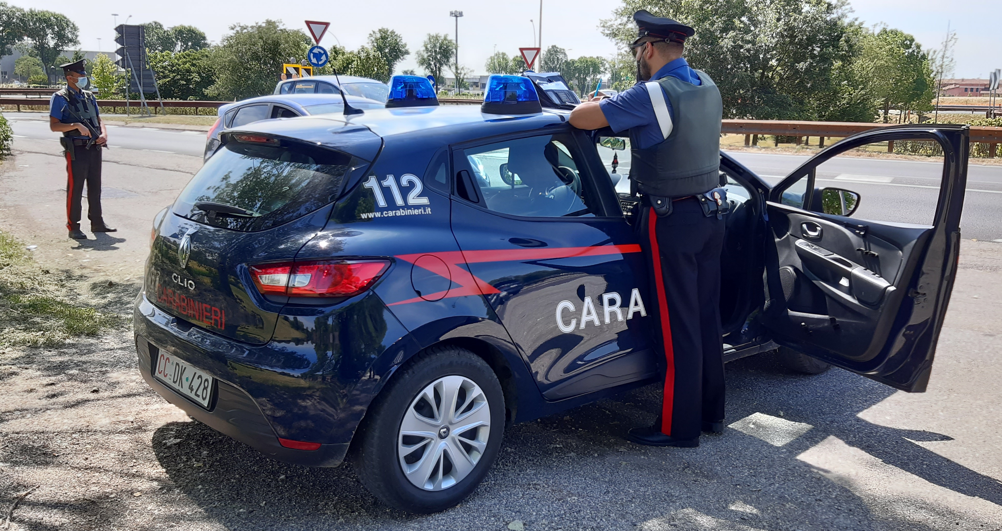 Segnalati movimenti sospetti: i carabinieri di Mantova scoprono una ...