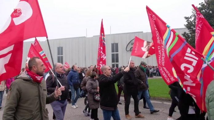 La Corneliani chiede il concordato in bianco: da domani lavoratori in sciopero