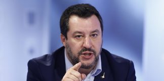Salvini: “la crisi della Corneliani aggravata dalla Cgil”. E’ scontro tra il leader della Lega e il sindacato Salvini: "la crisi della Corneliani aggravata dalla Cgil". E' scontro tra il leader della Lega e il sindacato