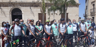 Dalla Sicilia a Mantova i medici ciclisti al Poma per ringraziare i colleghi in prima linea contro il Covid Dalla Sicilia a Mantova i medici ciclisti al Poma per ringraziare i colleghi in prima linea contro il Covid