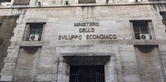 Corneliani: il Mise valuterà se ci sono le condizioni per erogare i 10 milioni ma il Fondo chiede la liquidazione Corneliani: il Mise valuterà se ci sono le condizioni per erogare i 10 milioni ma il Fondo chiede la liquidazione