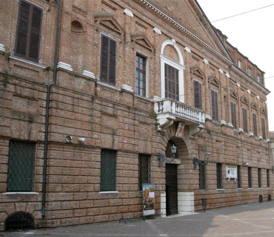 Ostiglia, variante ai lavori del Palazzetto: nuovi interventi e aumento dei costi Tecnofer, il Comune convoca la nuova proprietà: "l'obiettivo è trattenere l'azienda a Ostiglia"