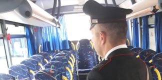 Si rifiuta di pagare il biglietto del bus e dichiara false generalità ai carabinieri: denunciata 48enne