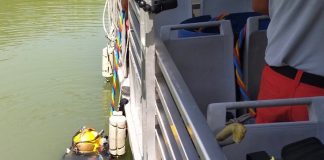 Elicottero nel Tevere, recuperati i corpi delle due vittime