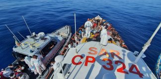 Nuovi sbarchi di migranti a Lampedusa, proseguono trasferimenti