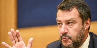 Salvini “Record di sbarchi ma la maggioranza mi manda a processo”