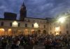 Presentazione del Festival “distanziata” ma tanta gente in Piazza Castello per conoscere l’edizione 2020