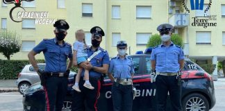 Si perde a soli 4 anni per strada: cercava la mamma rimasta chiusa in ascensore Si perde a soli 4 anni per strada: cercava la mamma rimasta chiusa in ascensore