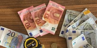 Ruba le offerte in chiesa con un nastro metro bioadesivo. Preso e denunciato dalla Polizia Locale Ruba le offerte in chiesa con un nastro metro bioadesivo. Preso e denunciato dalla Polizia Locale