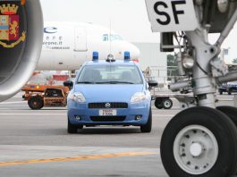 Pregiudicati per droga, rapine e furti: tre stranieri rispediti in patria dalla Questura