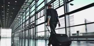 Bagaglio a mano sull’aereo e seduti a meno di un metro sul treno, alcune misure del nuovo Dpcm